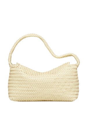 Beige gewebte Handtasche mit einem geflochtenen Schulterriemen und abgerundeter rechteckiger Form, vor weißem Hintergrund dargestellt.