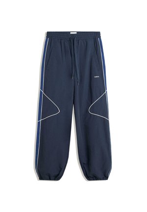 Pantaloni de trening bleumarin cu un brâu cu șnur, buzunare laterale și accente albe, cu un design conic la tivuri.