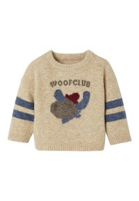 Beiger Strickpullover mit blauen Streifen, mit einem strukturierten Hundedesign mit rotem Hut und dem Text "WOOFCLUB" über dem Hund.