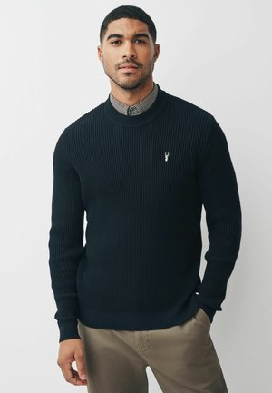 - Sweter