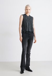 Levi's® TWISTED 725 - Bootcut piegriezuma džinsi - shining brighter