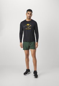 ASICS FUJITRAIL LOGO TOP - Top s dlhým rukávom - performance black