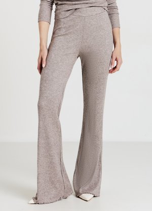 Hellbraune, gerippte, ausgestellte Hose aus einem weichen Material mit einem taillierten Bund und fransigen Saumdetails.