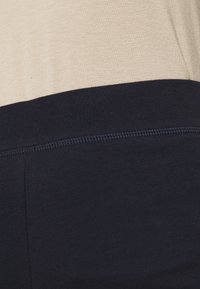 Sélectionné, dark blue