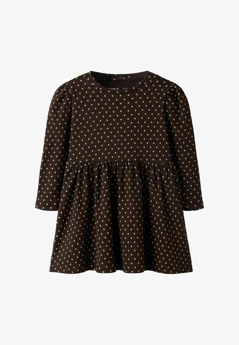 Brūnas kleitas ar polka punktiem, garām piedurknēm, apaļu izgriezumu un savākto svārku. Izgatavota no teksturēta auduma ar mīkstu apdari.