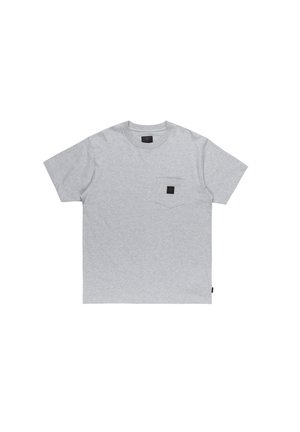 Grijze katoenen T-shirt met korte mouwen, ronde hals en een linkse borstzak met een zwart label. Glad textuur, casual ontwerp.