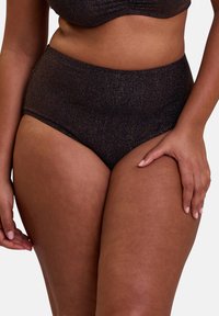 Bas de maillot de bain taille haute en noir avec des paillettes subtiles. Texture douce, finition lisse et couverture modérée. Conçu pour le confort et le style.
