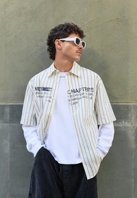 Bershka SHORT SLEEVE - Skjorta - white