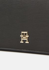 Thumbnail Image 4
