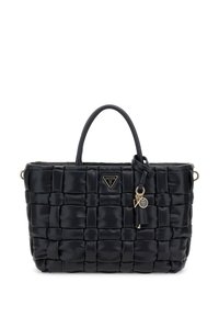 Bolso de mano de cuero tejido negro con dos asas, herrajes en tono dorado y una placa con el logotipo. Incluye un llavero desmontable. Acabado texturizado.