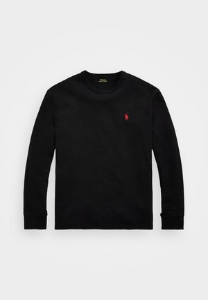 Chemise noire à manches longues et col rond avec logo Polo Ralph Lauren brodé en rouge sur le côté gauche de la poitrine, présentée sur fond blanc.