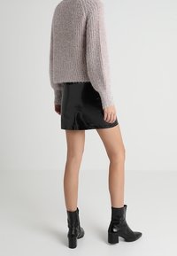 YAS Tall Stickad tröja - pink