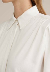 WE Fashion Gombos blúz - white