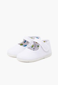 Weiße Leinenschuhe mit Klettverschluss, runder Zehenpartie und gemustertem Innenfutter mit bunten Autos und Formen. Weiche Gummisohlen.