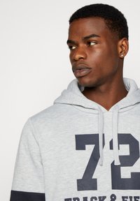 Brave Soul JAMMER - Sweat à capuche - grey marl/navy