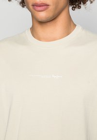 Pepe Jeans ANDREAS - T-shirt básica - stone