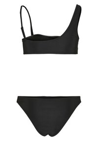 Fekete bikini szett, amely egy egyenes szabású felsőből áll, vékony állítható pántokkal és hozzá illő, magas derekú alsó részből, sima anyagból készült.