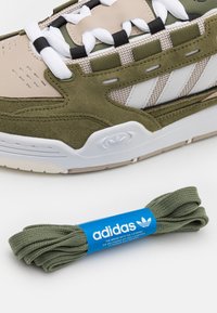 adidas Originals ADI2000 - Sneakers basse - focus olive/crystal white/wonder beige