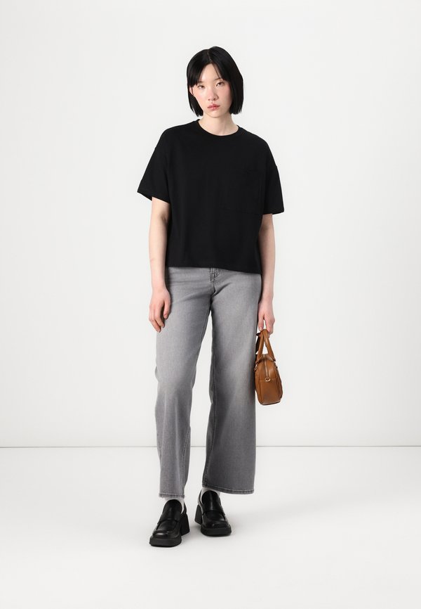 PENDING - Basic T-shirt4