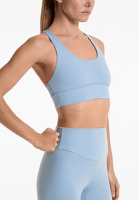OYSHO STRAPPY BACK - Sportski grudnjak s blagom potporom - mottled royal blue