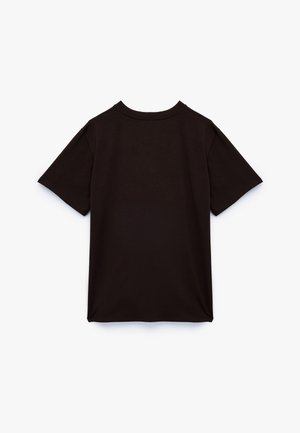 Schwarzes T-Shirt mit kurzen Ärmeln aus Baumwolle, mit klassischem Rundhals und glatter Textur, in einem einfachen, schlichten Design.