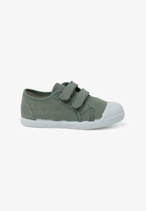 Scarpa verde in tela con tomaia testurizzata e cinturini in Velcro. Presenta un cappuccio e una suola in gomma bianca, offrendo un design classico e casual.