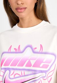 Nike Sportswear DANCE TEE - Apdrukāts T-krekls - sail