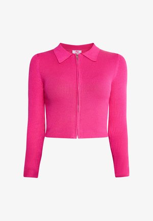 Koomaline, ribiga kardigan säravroosas, millel on kraega kaelus ja eesmine tõmblukk. Pikad varrukad, sile tekstuur ja lühendatud pikkus.