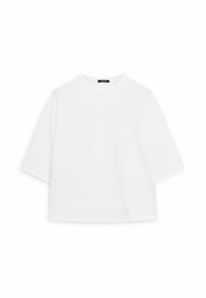 Witte oversized t-shirt van zachte katoen. Heeft korte mouwen, een ronde halslijn en een ontspannen pasvorm zonder zichtbare patronen of accenten.