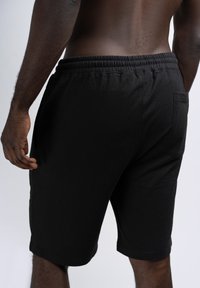 Lonsdale NORMALE PASSFORM FRINGFORD - Tepláky - black