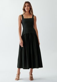 WILLA QIN - Maksikleit - black