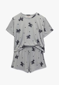 Grå kort pyjamas sæt lavet af blødt stof med mønstre af sorte sommerfugle og polka dots; løstsiddende top med shorts med elastisk talje.