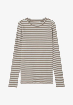 Pitkähihaisen paidan beige- ja valkoisilla raidoilla, ribbitetty pinta, pyöreä pääntie, suora helma ja käännetyt hihansuut.