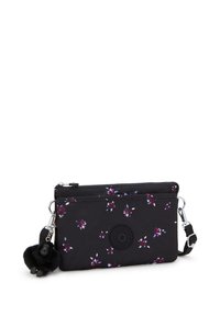 Borsa a pochette nera con motivo floreale, chiusura con zip, materiale in tessuto, tracolla staccabile e ciondolo decorativo in peluche attaccato. Logo circolare sul davanti.