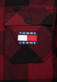 Tommy Jeans Overgangsjakke - bordeaux