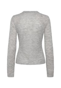 Maglione grigio chiaro a maniche lunghe, silhouette leggermente aderente, texture lavorata a maglia, colletto rotondo, finitura liscia e design minimalista senza decorazioni.