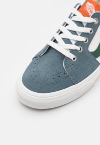 Vans SK8 LOW UNISEX - Joggesko - varsity blue/green