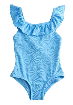 Hellblauer Badeanzug für Kleinkinder mit strukturiertem Muschelmuster und gerafftem schulterfreiem Ausschnitt.