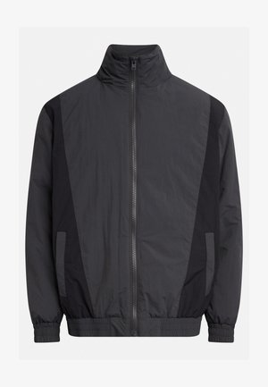 Schwarze Windjacke mit hohem Kragen, Reißverschluss vorne, seitlichen Taschen und elastischen Bündchen. Hergestellt aus leichtem, glattem Stoff mit farblich abgesetzten Akzenten.