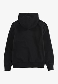 Felpa nera con una texture morbida, dotata di cappuccio con coulisse, polsini e bordo a costine, che mostra un design semplice e classico senza grafiche.