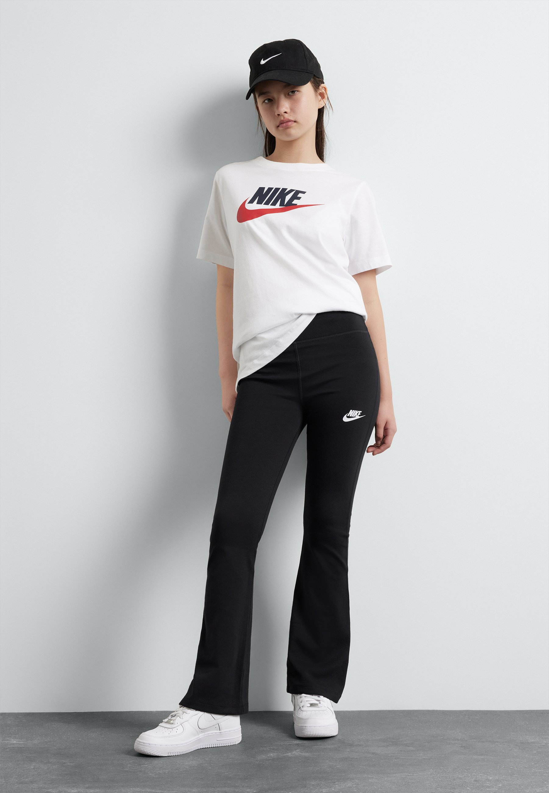 nike leggings and t shirt