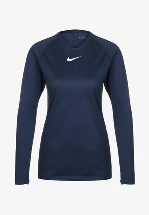 Granatowa, sportowa koszulka z długim rękawem z małym białym logo Nike Swoosh umieszczonym na środku klatki piersiowej.