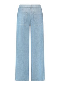 Lichtblauwe denim wijde broek met hoge taille en twee grote rechthoekige achterzakken, van achteren weergegeven.