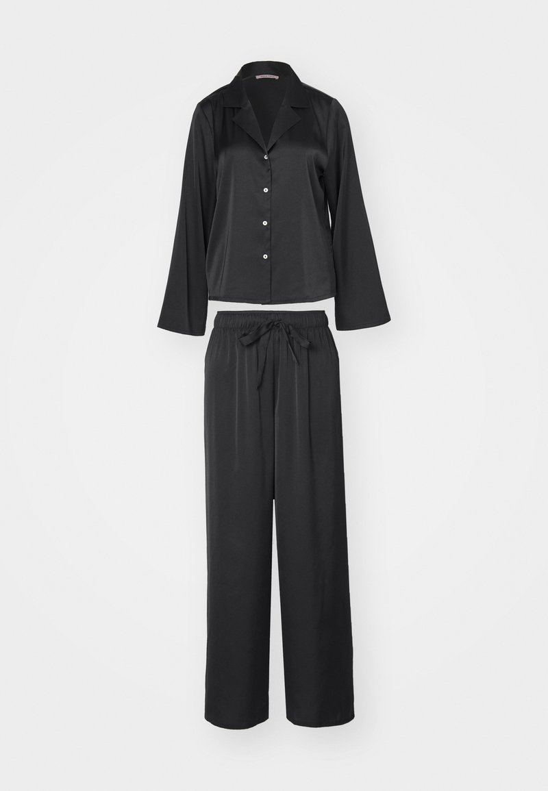 Schwarz satiniertes Pyjama-Set mit langärmliger Knopfleiste und elastischen Hosen. Es bietet eine lockere Passform und eine glatte Textur.