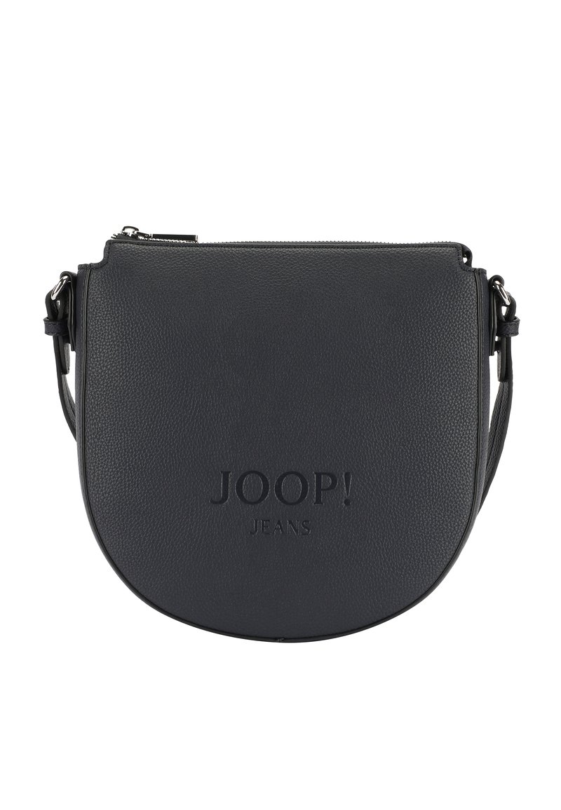 Borsa a tracolla rotonda in pelle nera con finitura testurizzata. Presenta un logo impresso e una tracolla regolabile. Chiusura con zip sulla parte superiore.