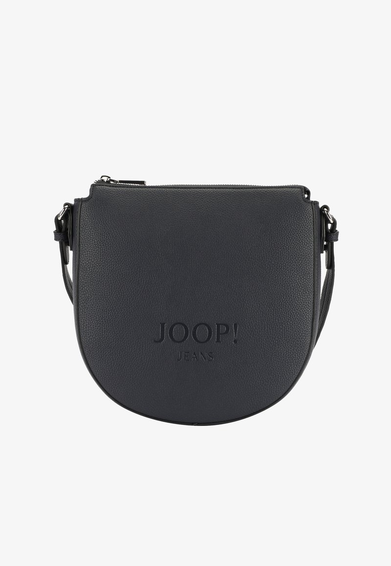 Borsa a tracolla rotonda in pelle nera con finitura testurizzata. Presenta un logo impresso e una tracolla regolabile. Chiusura con zip sulla parte superiore.