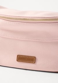 Vanessa Bruno BANANE - Diržinis krepšelis - corail/beige