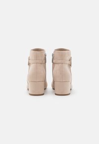 Tamaris Kotníková obuv - beige