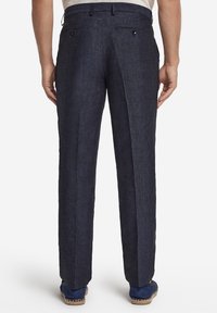 Mörkblå skräddarsydda byxor med ett texturerat tyg, som har raka ben, två bakfickor och släta framsidor.