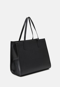 Schwarze Ledertasche mit glatter Textur, strukturierter Form und zwei stabilen Griffen; zeichnet sich durch ein minimalistisches Design ohne sichtbare Hardware aus.